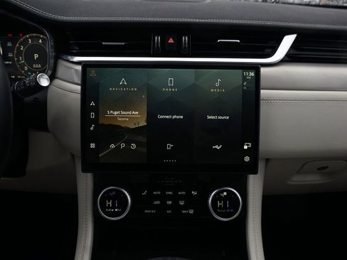 Used 2025 Jaguar F-PACE R-Dynamic S image 29