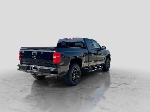 Used 2018 Chevrolet Silverado 1500 LT w/ Midnight Edition AWD/4WD image 6