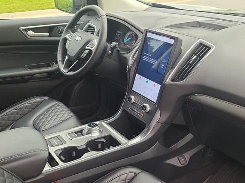 Used 2024 Ford Edge Titanium AWD/4WD image 28