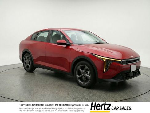 Used 2025 Kia K4 LXS image 1