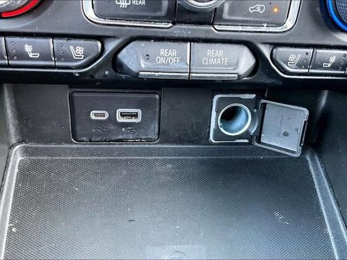 Used 2022 Chevrolet Tahoe High Country AWD/4WD image 16
