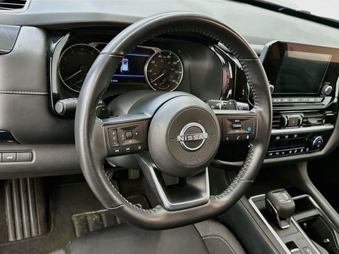 Used 2025 Nissan Pathfinder SV AWD/4WD image 18