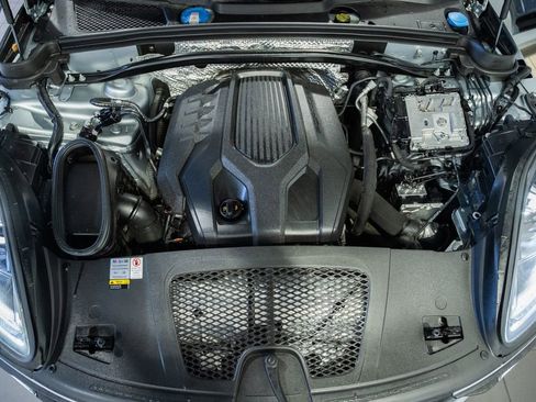 Used 2022 Porsche Macan AWD/4WD image 17