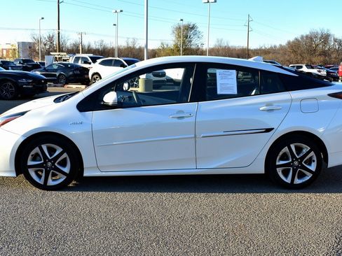 Used 2017 Toyota Prius Four Touring w/ Protection Package image 5