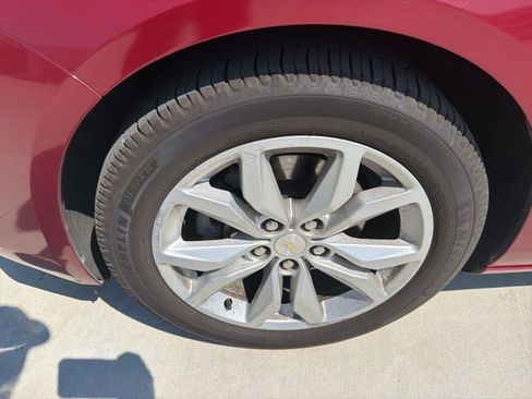 Used 2019 Chevrolet Impala LT w/ LT Convenience Package image 2