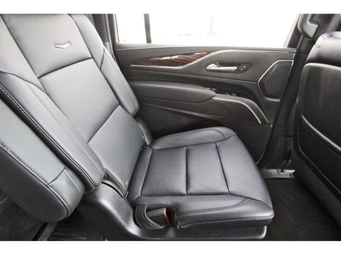 Used 2024 Cadillac Escalade ESV Luxury RWD image 11