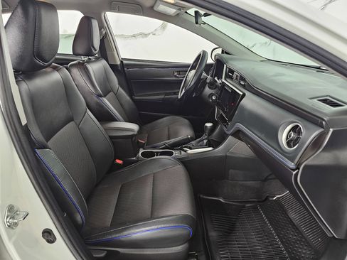 Used 2019 Toyota Corolla SE FWD image 2