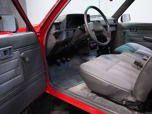 Used 1988 Toyota Pickup 4x4 Regular Cab image 4
