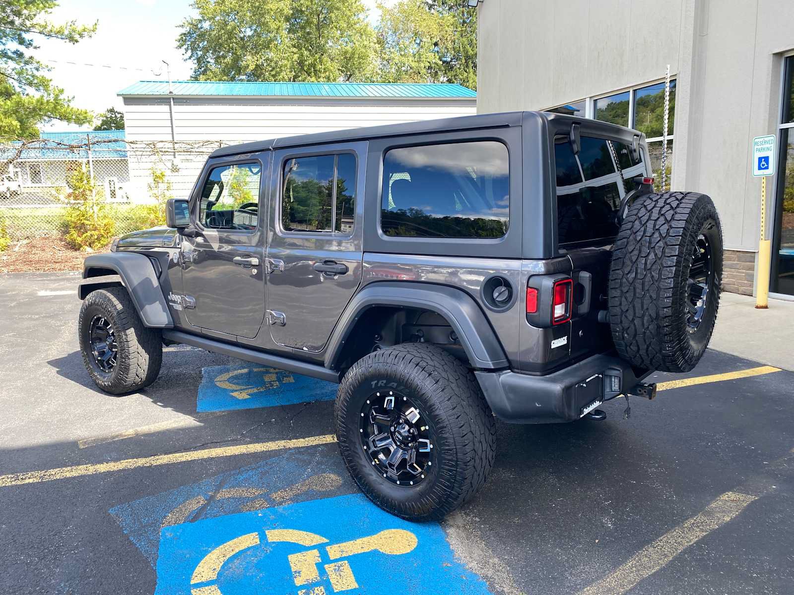 Used 2018 Jeep Wrangler Unlimited Sport S AWD/4WD image 3