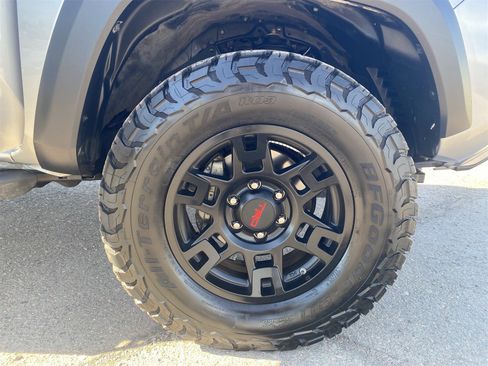 Used 2021 Toyota Tacoma TRD Off-Road w/ Blackout Package (TMS) image 10