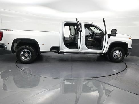 Used 2024 Chevrolet Silverado 3500 LT w/ Convenience Package AWD/4WD image 32