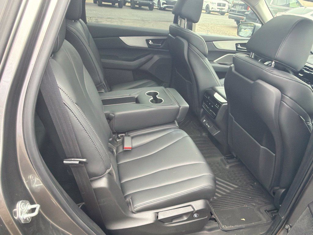 Used 2023 Acura MDX SH-AWD image 7