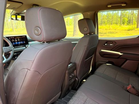 Used 2023 Chevrolet Colorado Z71 w/ Z71 Convenience Package 2 AWD/4WD image 23