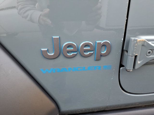 Used 2024 Jeep Wrangler Unlimited AWD/4WD image 12