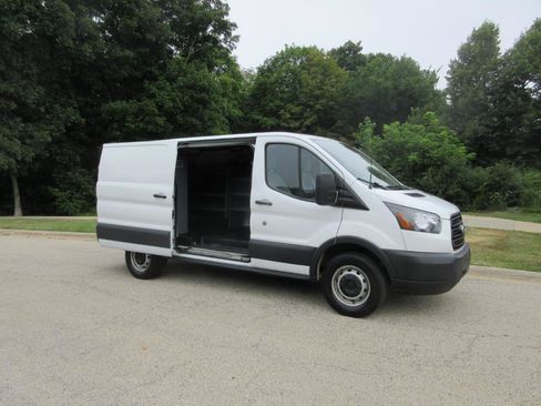 Used 2018 Ford Transit 250 130 Low Roof RWD image 22