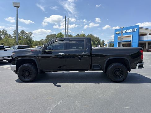 Used 2024 Chevrolet Silverado 2500 LTZ w/ LTZ Convenience Package AWD/4WD image 9