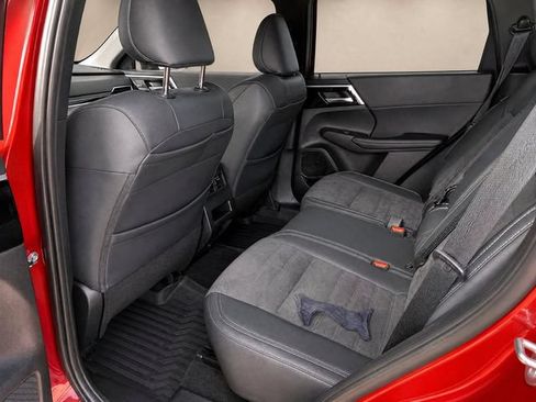 Used 2023 Mitsubishi Outlander SE FWD image 12