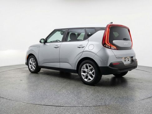 Used 2025 Kia Soul LX w/ LX Technology Package FWD image 6