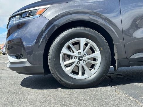 Used 2022 Kia Carnival LX FWD image 12