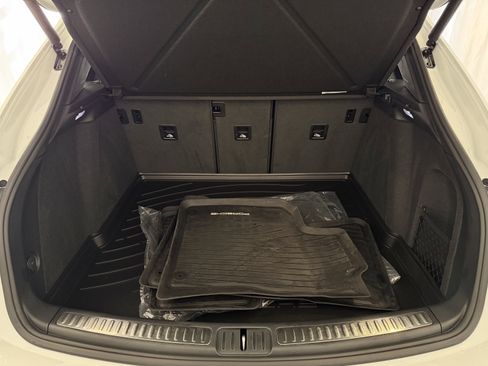 Certified 2025 Porsche Macan image 28