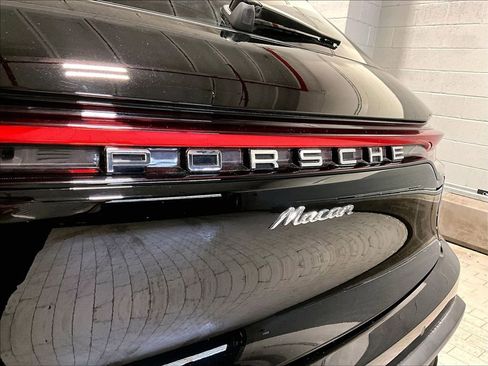 Certified 2023 Porsche Macan image 13