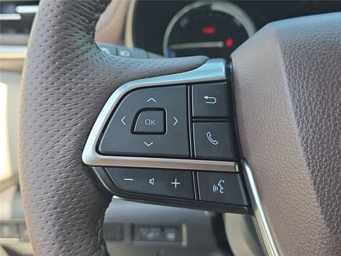 Used 2024 Toyota Sienna Platinum image 22