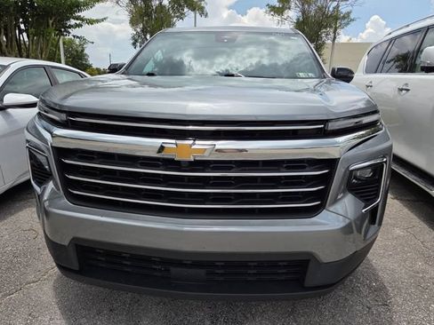 Used 2025 Chevrolet Traverse LT AWD/4WD image 2
