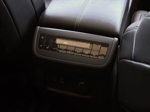 Used 2022 Nissan Pathfinder Platinum w/ Lighting Package (N93) AWD/4WD image 32