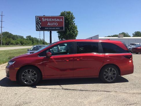 Used 2025 Honda Odyssey Touring image 10