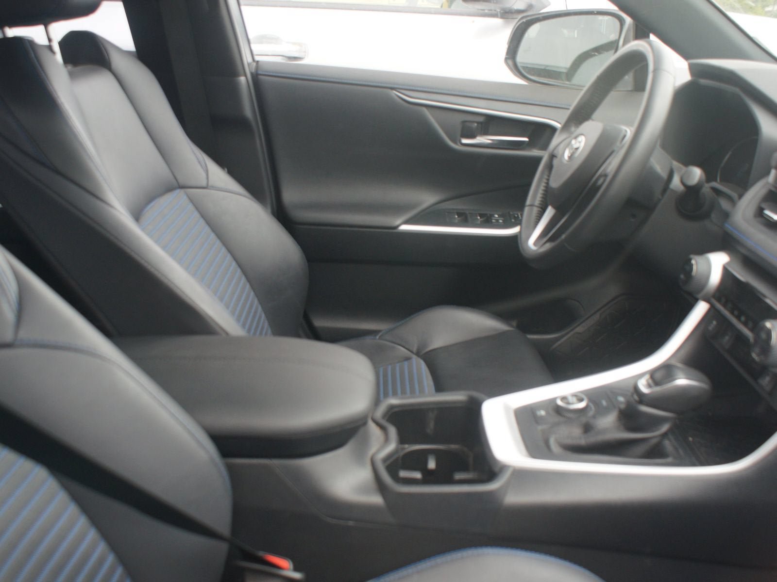 Used 2022 Toyota RAV4 XSE AWD/4WD image 2