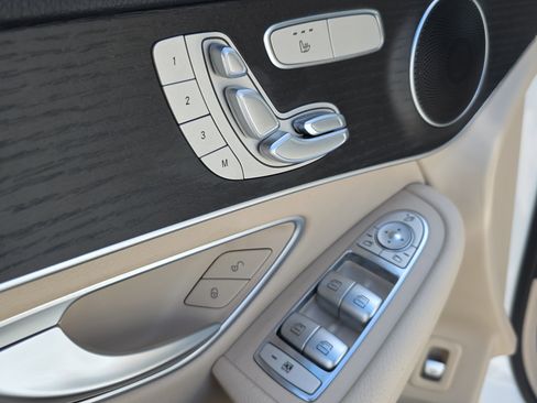 Used 2022 Mercedes-Benz GLC 300 4MATIC w/ Multimedia Package Lite image 22