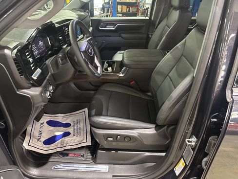 Used 2024 GMC Sierra 3500 SLT w/ SLT Convenience Package image 19