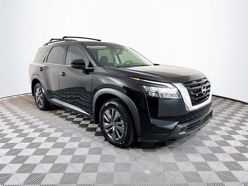 Certified 2024 Nissan Pathfinder SV image 4