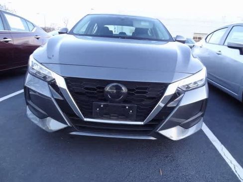 Used 2022 Nissan Sentra SV image 2