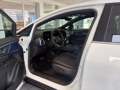 New 2026 Chevrolet Equinox EV LT w/ LPO, Blackout Package