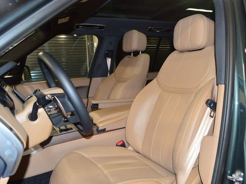 Used 2025 Land Rover Range Rover SE AWD/4WD image 5