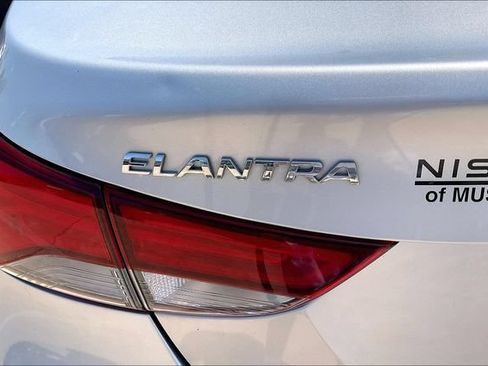Used 2014 Hyundai Elantra SE FWD image 24