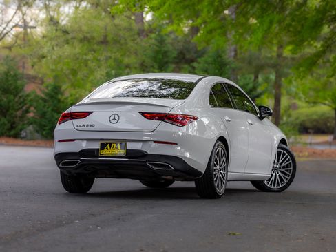 Used 2020 Mercedes-Benz CLA 250 image 4