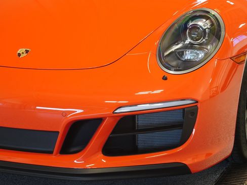Used 2018 Porsche 911 Carrera GTS RWD image 9