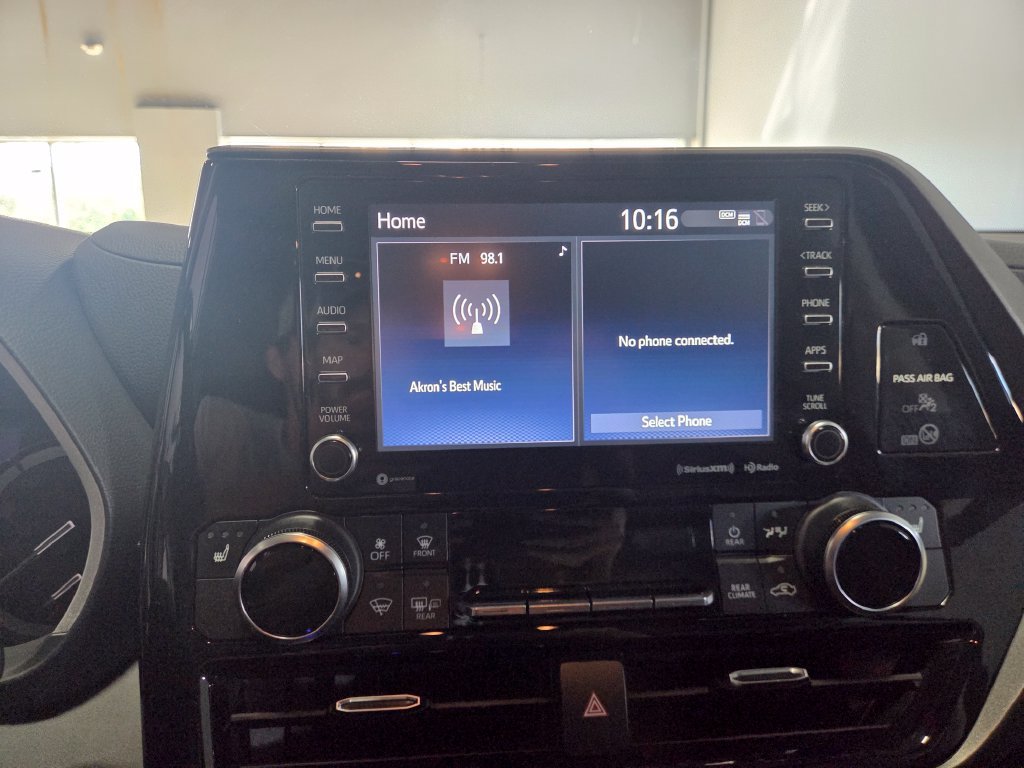 Used 2021 Toyota Highlander XLE AWD/4WD image 9