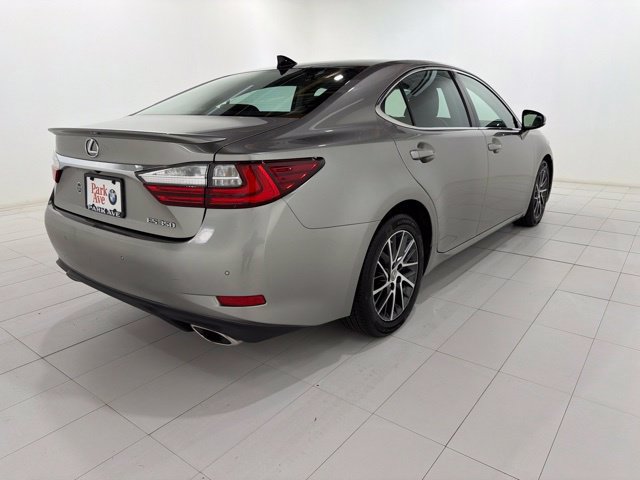 Used 2017 Lexus ES 350 w/ Luxury Package FWD image 5