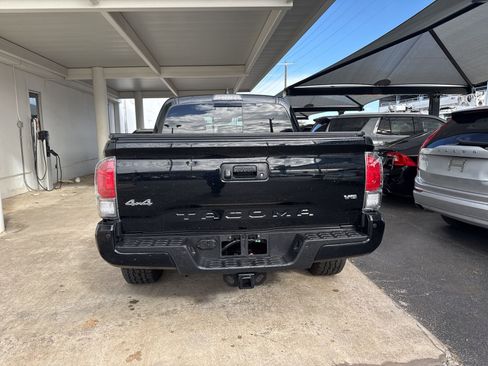 Used 2019 Toyota Tacoma Limited image 4