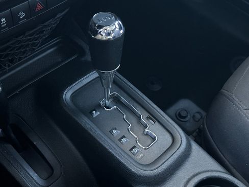 Used 2018 Jeep Wrangler Unlimited Sport w/ Connectivity Group image 21