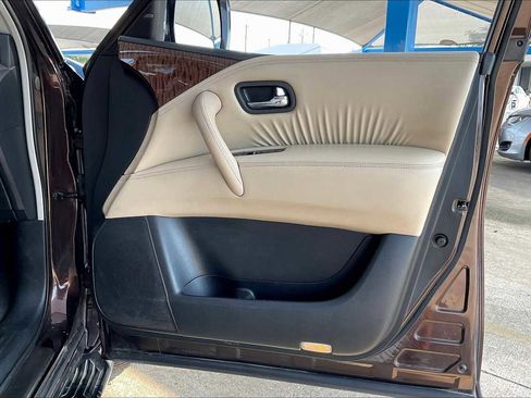 Used 2017 Nissan Armada Platinum image 22