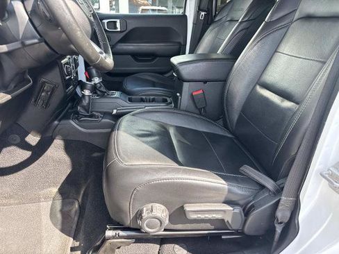 Used 2019 Jeep Wrangler Unlimited Sahara w/ Cold Weather Group AWD/4WD image 17