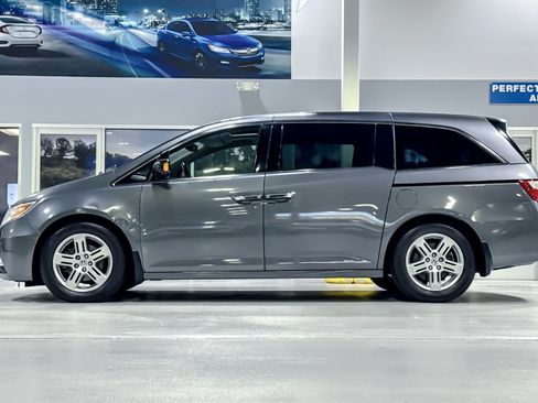 Used 2013 Honda Odyssey Touring Elite image 2