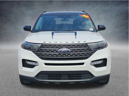 Used 2023 Ford Explorer XLT w/ Equipment Group 202A AWD/4WD image 9