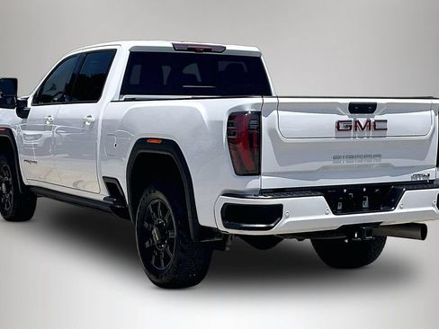 Used 2024 GMC Sierra 2500 AT4 w/ AT4 Premium Plus Package AWD/4WD image 4
