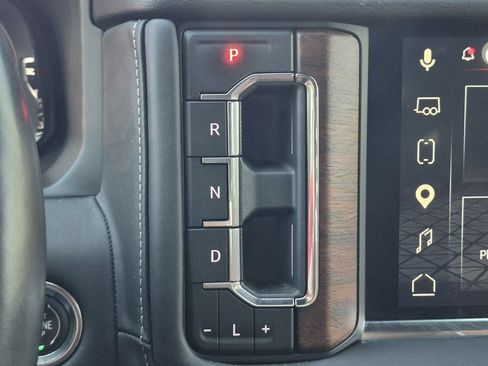 Used 2024 GMC Yukon Denali Ultimate AWD/4WD image 19
