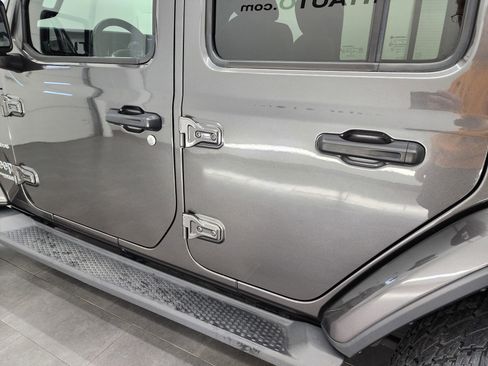 Used 2018 Jeep Wrangler Unlimited Sahara image 29